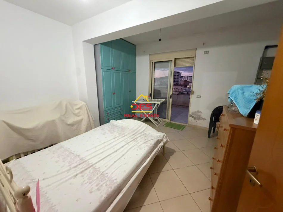 Vlore, shitet apartament 2+1+Ballkon Kati 5, 132 m² 135.000 € (Rruga Enver Jaho)