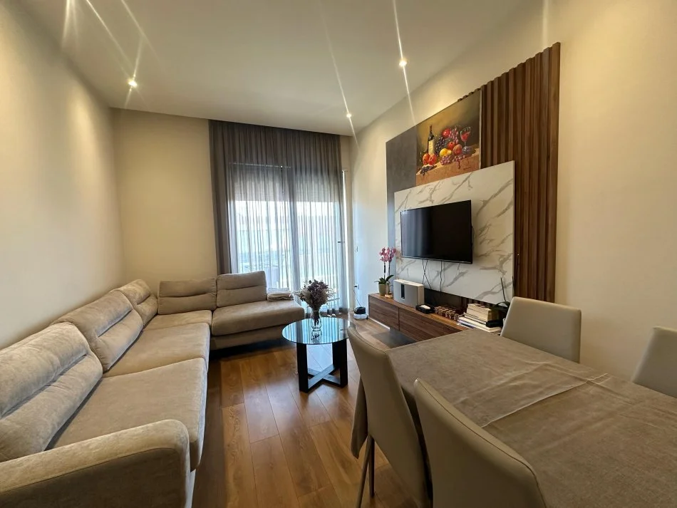 Tirane, jepet me qera apartament 1+1+Ballkon , 750 € (Delijorgji)