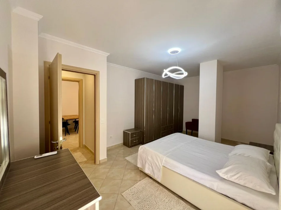 Tirane, jepet me qera apartament 1+1+Ballkon Kati 8, 75 m² 650 € (Rruga Ndre Mjeda)