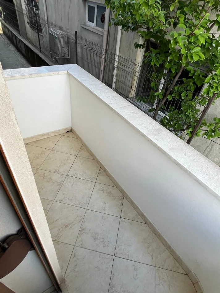 Tirane, jepet me qera apartament 2+1+parkim Kati 2, 100 m² 450 € (Kodra e Priftit)