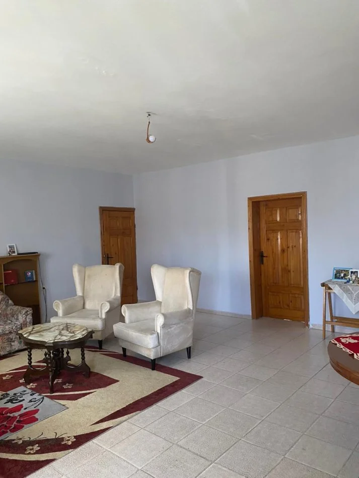 Tirane, jepet me qera apartament 3+1+Aneks+Ballkon Kati 2, 150 m² 600 € (rruga komuna parisit)