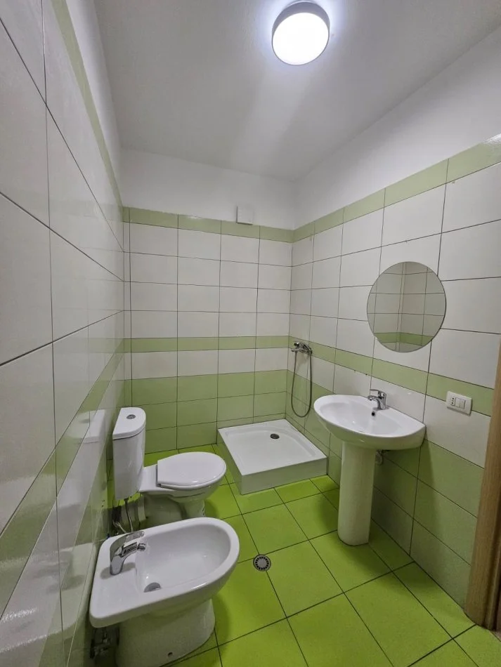 Tirane, jepet me qera apartament 2+1+Ballkon Kati 7, 110 m² 35.000 leke (BOSH ASTIR)