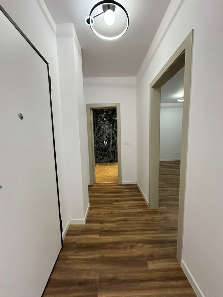 Tirane, jepet me qera 2+1+Ballkon Kati 3, 92 m² 800 € (Shkolla Kuqe)