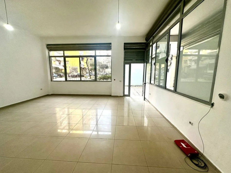 Tirane, shitet ambjent biznesi , 50 m² 65.000 €