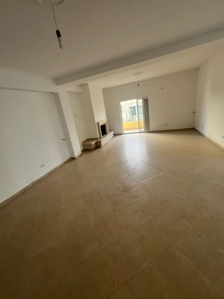 Tirane, shitet Vile 3+1 Kati 3, 530 m² 650.000 € (Liqeni Thate)