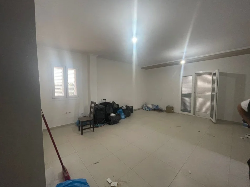 Tirane, jepet me qera zyre Kati 2, 