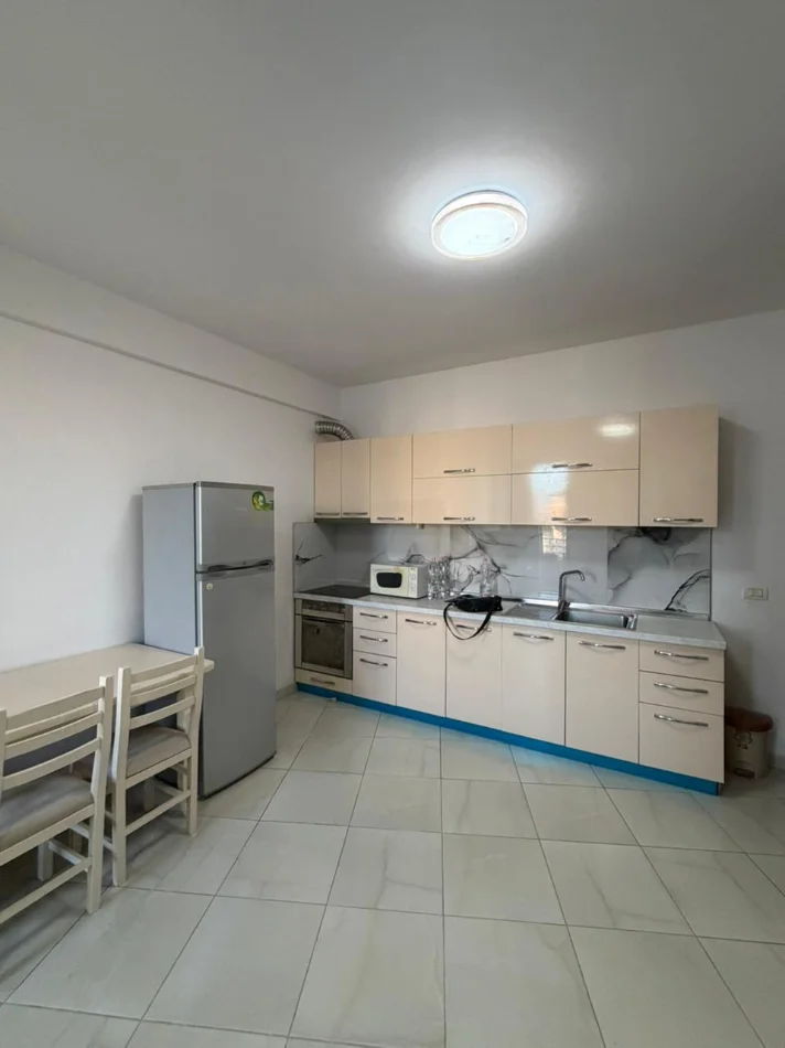 jepet me qera apartament Kati 5, 400 €