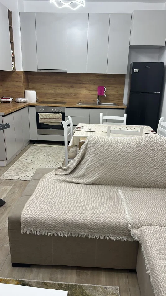 Tirane, jepet me qera apartament 1+1 Kati 5, 60 m² 530 € (Bar oslo brryli)