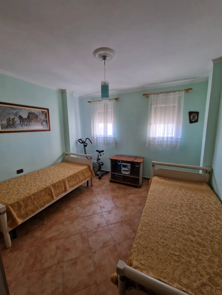 Durres, jepet me qera apartament 2+1+Ballkon Kati 7, 88 m² 400 € (UKD, Durres)