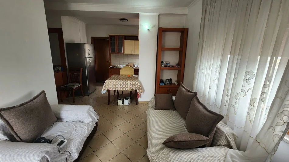 Tirane, jepet me qera apartament 1+1 Kati 6, 60 m² 500 € (Rruga e Barrikadave)