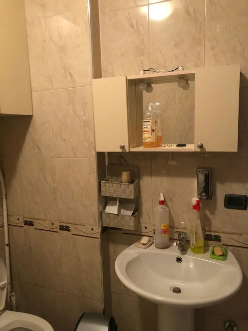 Tirane, jepet me qera apartament 1+1+Ballkon Kati 2, 58 m² 600 € (Rruga"Avni Rustemi")