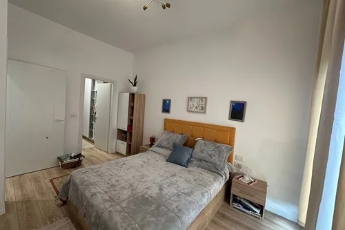 Tirane, jepet me qera apartament 2+1+Ballkon Kati 4, 115 m² 1.500 € (Rruga e Kosovareve)