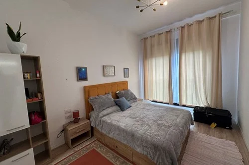 Tirane, jepet me qera apartament 2+1+Ballkon Kati 4, 115 m² 1.500 € (Rruga e Kosovareve)