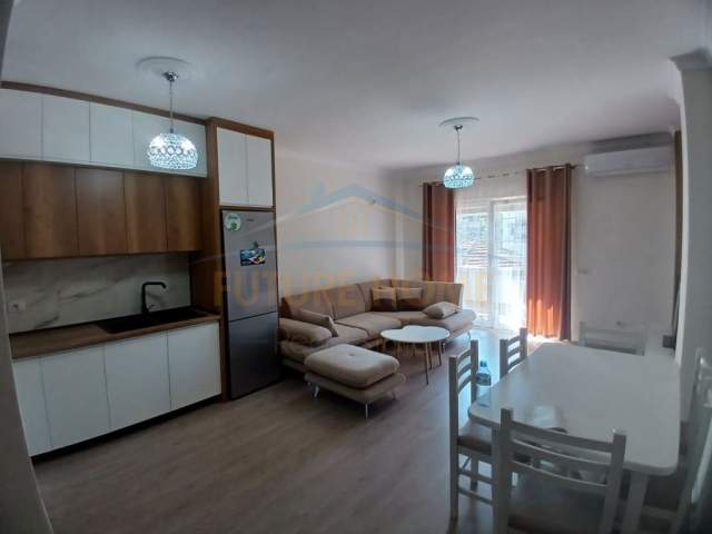 Durres, jepet me qera apartament Kati 2, 130 m² 500 Euro (BLUE STAR)