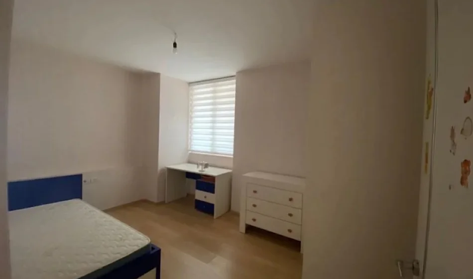 Tirane, jepet me qera apartament 2+1 Kati 2, 140 m² 650 €