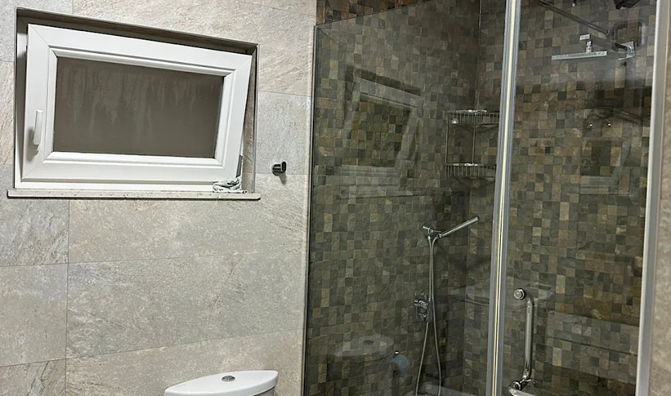 Tirane, jepet me qera apartament 1+1 Kati 2, 76 m² 650 € 