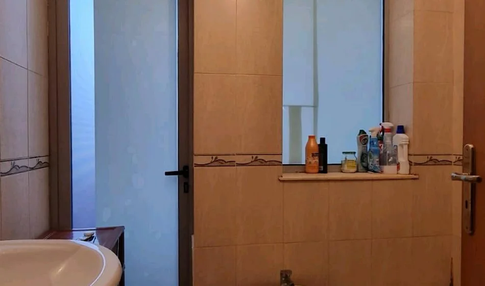 Tirane, jepet me qera apartament 2+1 Kati 1, 107 m² 570 € 