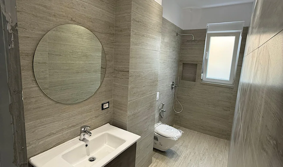 Tirane, jepet me qera apartament 1+1 Kati 0, 60 m² 520 € 