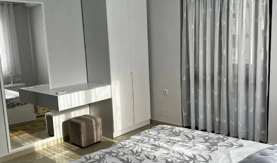Tirane, jepet me qera apartament 1+1 Kati 2, 65 m² 700 € 