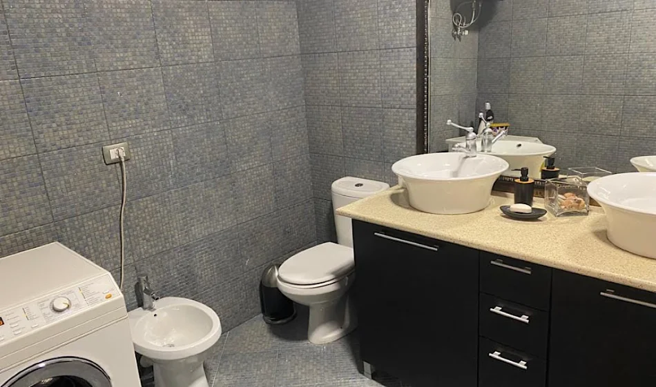 Tirane, jepet me qera apartament 1+1 Kati 11, 90 m² 650 € 