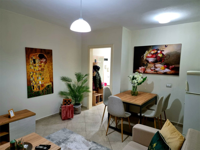 Tirane, jepet me qera apartament 1+1+A Kati 2, 55 m² 400 Euro (Rruga Fortuzi)