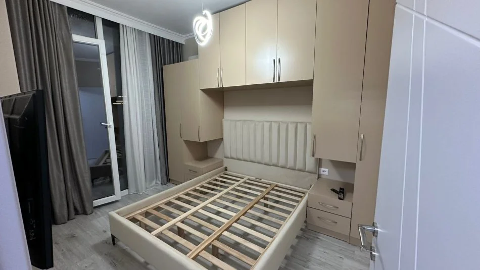 Tirane, jepet me qera apartament 1+1 Kati 2, 55 m² 500 € (Selvia)