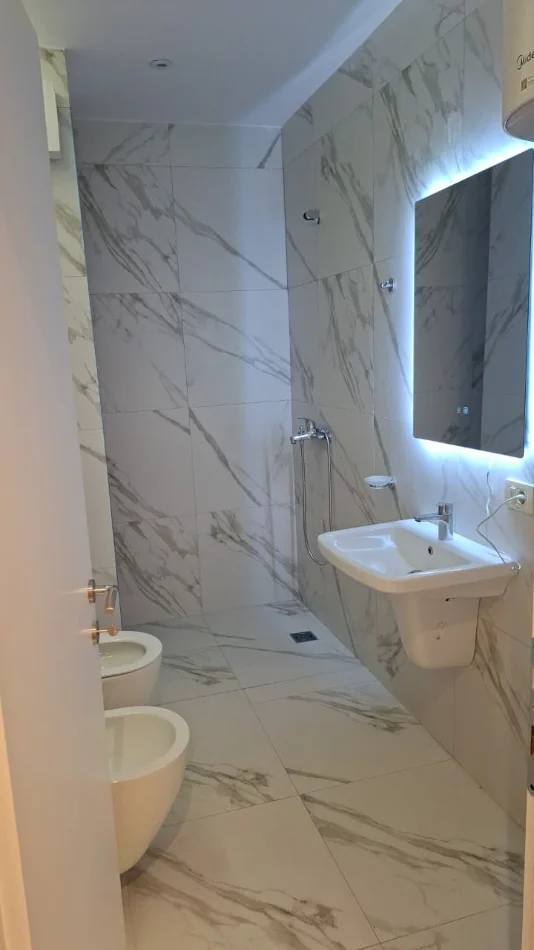 Tirane, jepet me qera 2+1+Ballkon Kati 3, 116 m² 1.200 € 