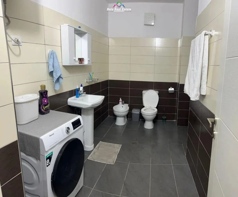 Tirane, shitet apartament Kati 6, 110 m² 121.000 € (Rruga Azem Galica)