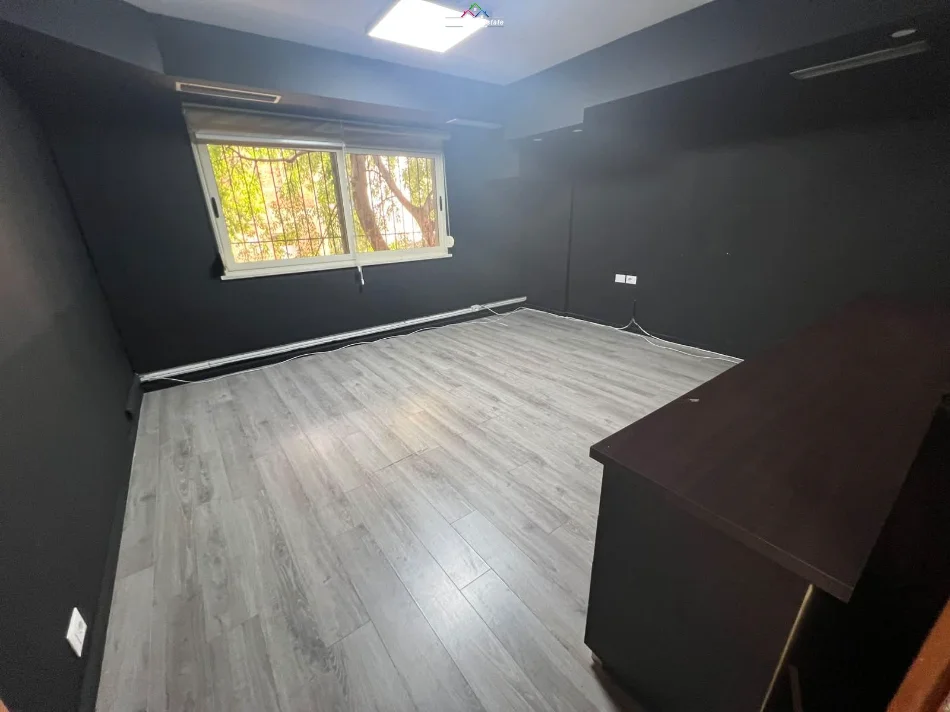 Tirane, zyre Kati 2, 200 m²  3500 euro (Rruga Sami Frasheri)