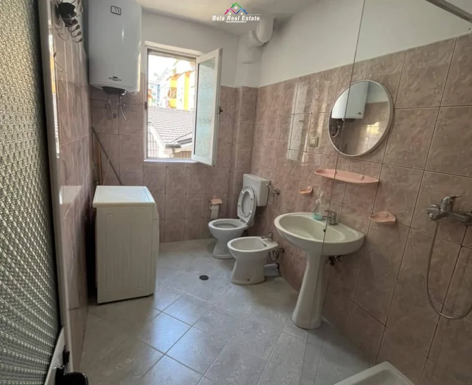 Tirane, jepet me qera apartament 2+1 , 68 m² 680 € (myslym shyri)