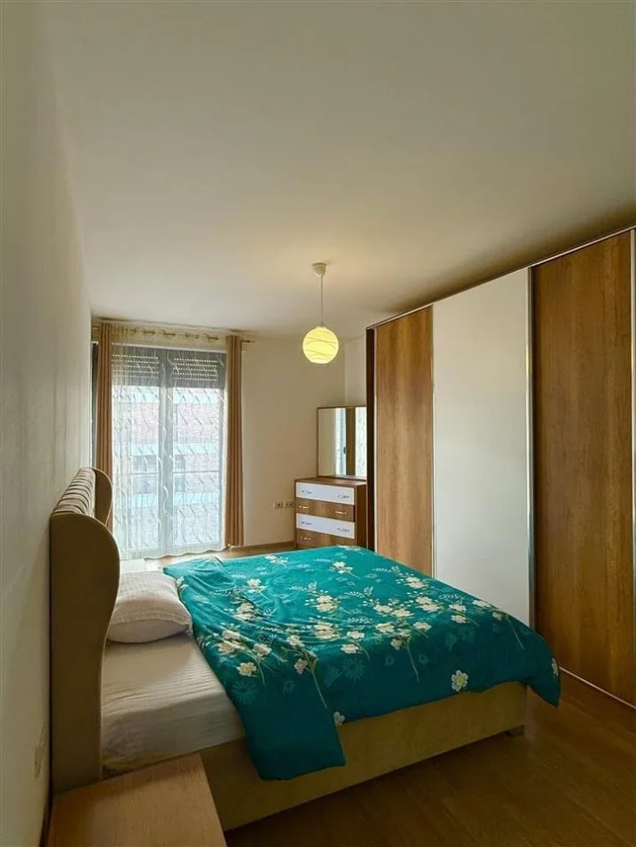 Tirane, jepet me qera apartament 2+1+Ballkon Kati 3, 100 m² 700 € (Rruga Don Bosko, Kompleksi Fiori di Bosko)