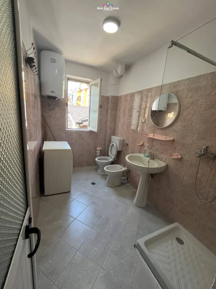 Tirane, jepet me qera apartament 2+1 Kati 4, 68 m² 680 € (myslym shyr)