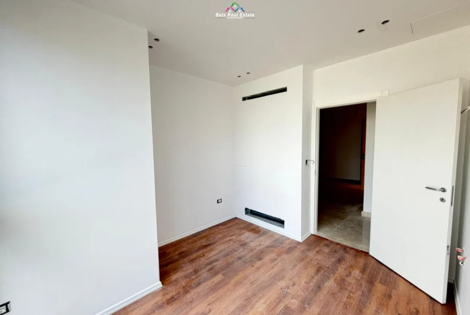 Tirane, jepet me qera zyre Kati 3, 155 m² 5.000 € (rruga elbasanit)