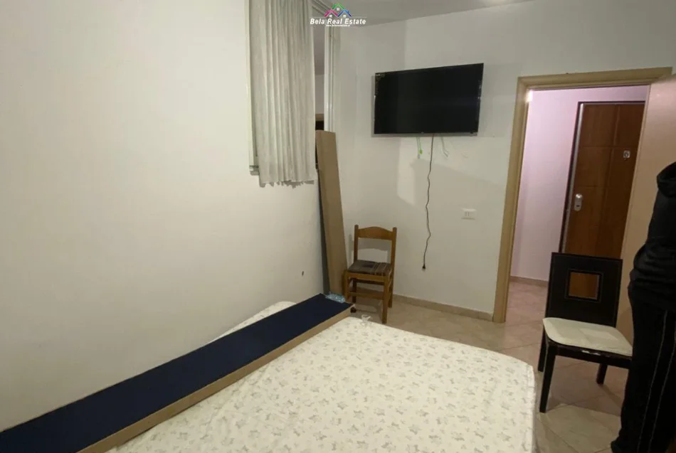 Tirane, jepet me qera apartament 1+1+Ballkon Kati 5, 55 m² 550 € (komuna e parisit)