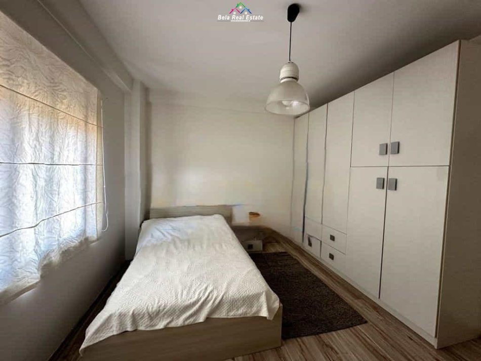Tirane, jepet me qera apartament 2+1 Kati 3, 86 m² 550 € (porcelan)
