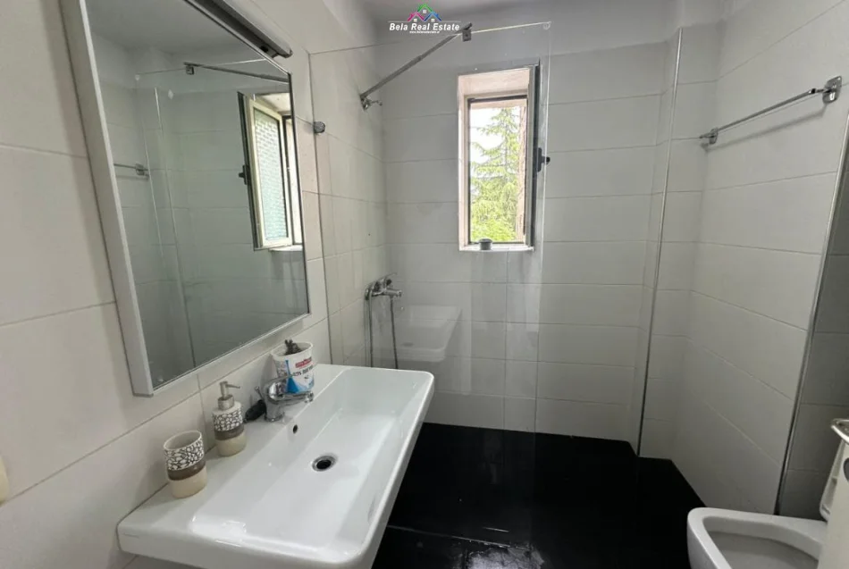 Tirane, jepet me qera apartament 1+1+Ballkon Kati 2, 60 m² 610 € (rruga e elbasanit)
