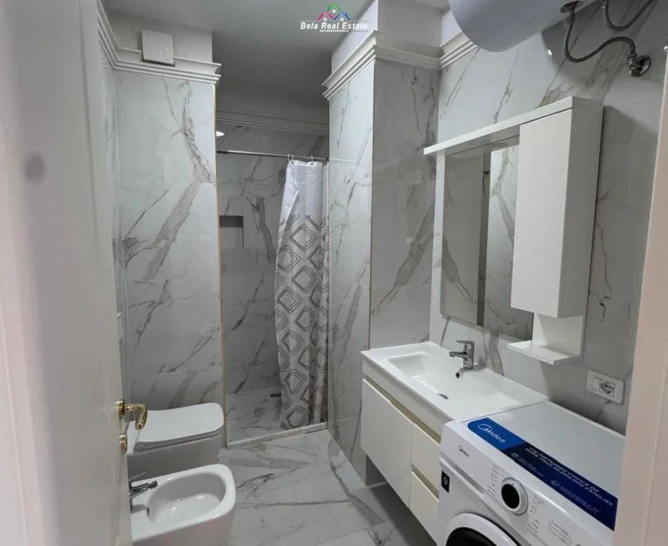 Tirane, jepet me qera apartament 1+1+Aneks Kati 8, 75 m² 500 € (univers city)