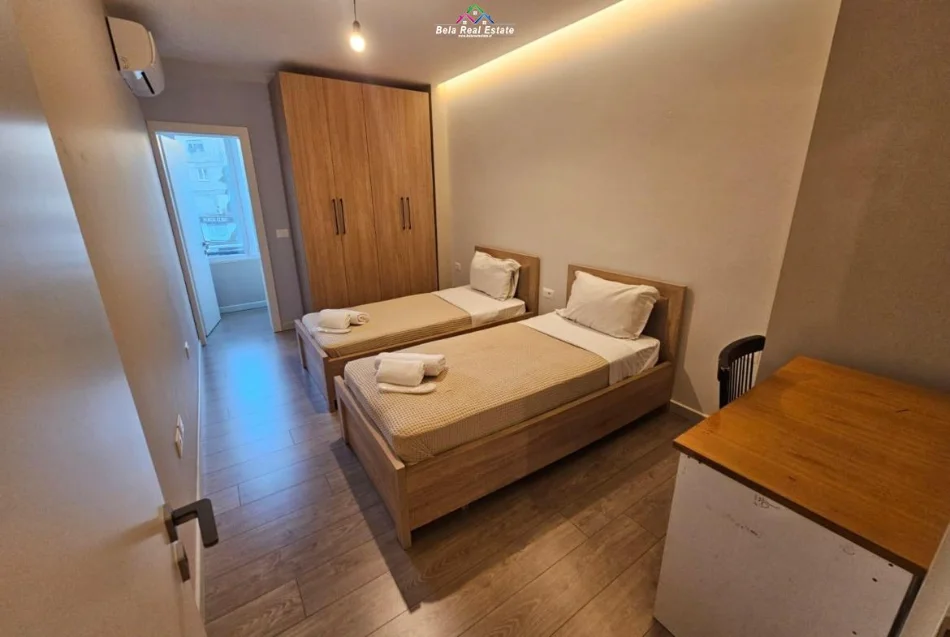 Tirane, jepet me qera apartament 2+1+Ballkon Kati 3, 88 m² 840 € (Rruga Muhamet Gjollesha)