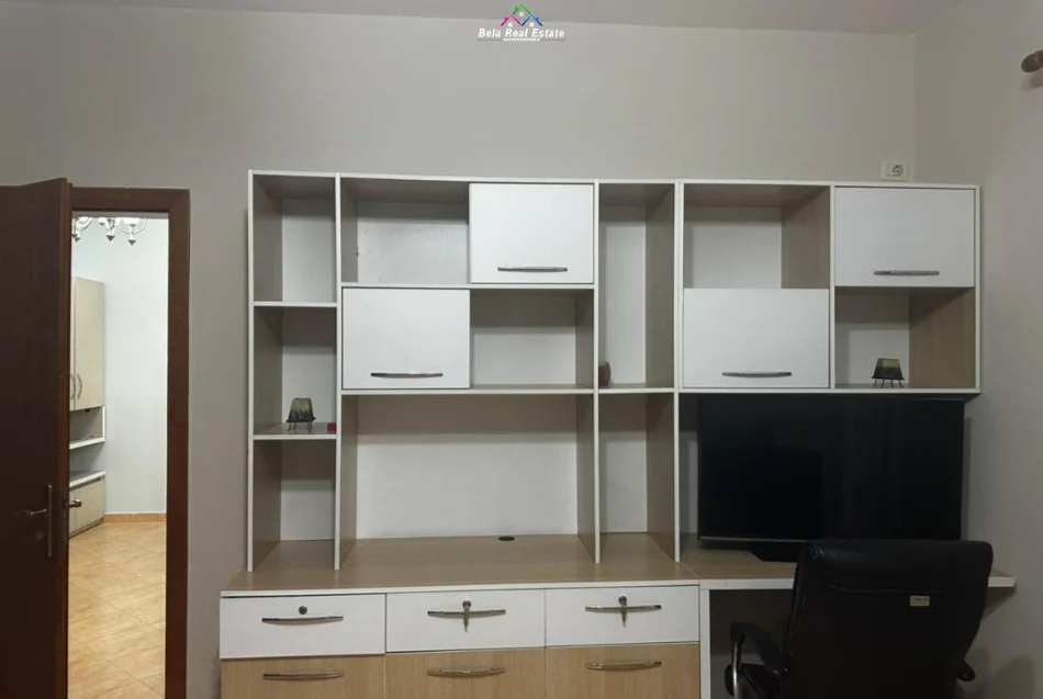 Tirane, jepet me qera Vile 3+1 Kati 3, 130 m² 580 € (teodor keko)