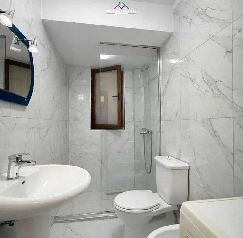 Tirane, jepet me qera apartament 1+1+Ballkon Kati 2, 65 m² 700 € (rruga e durresit)