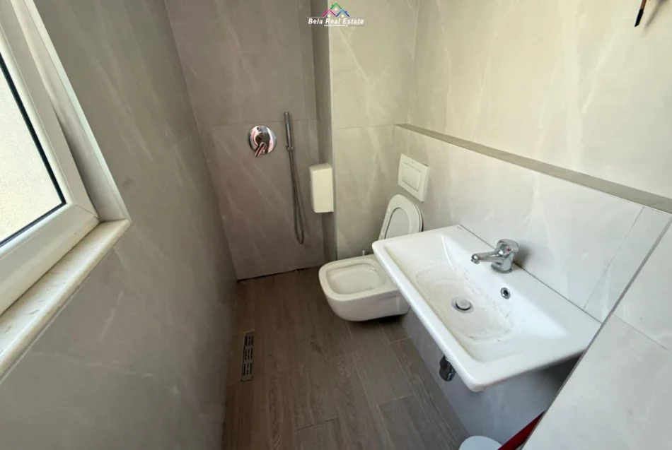Tirane, jepet me qera zyre Kati 2, 118 m² 1.500 € (sheshi willson)