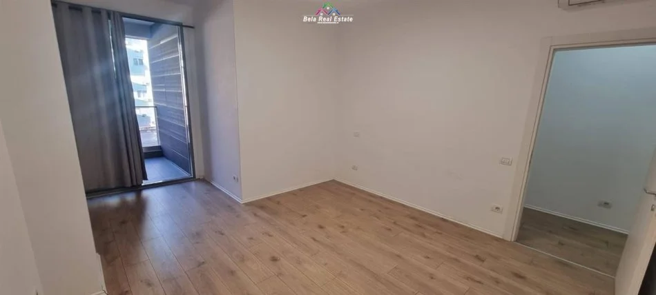 Tirane, jepet me qera zyre Kati 4, 117 m² 1.400 € (Bllok, Rruga Perlat Rexhepi)