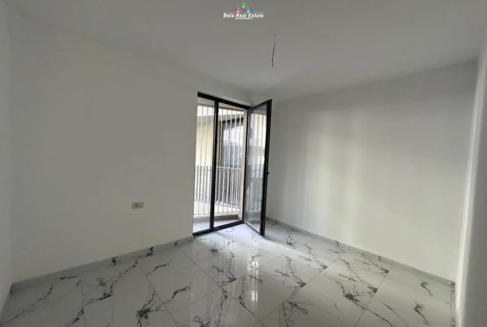 Tirane, jepet me qera zyre Kati 10, 110 m² 1.000 € (Gold Tower)
