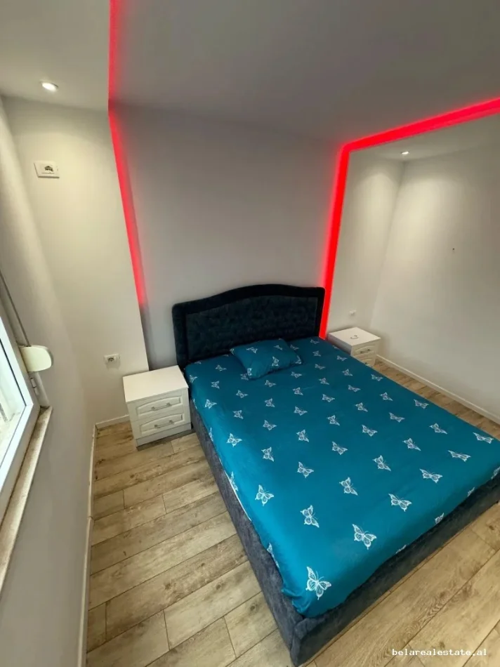 Tirane, jepet me qera apartament 1+1+Ballkon Kati 4, 64 m² 630 € (artan lenja)