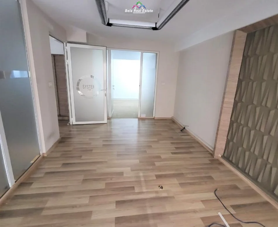 Tirane, jepet me qera zyre Kati 0, 150 m² 1.500 € (rruga e kavajes)
