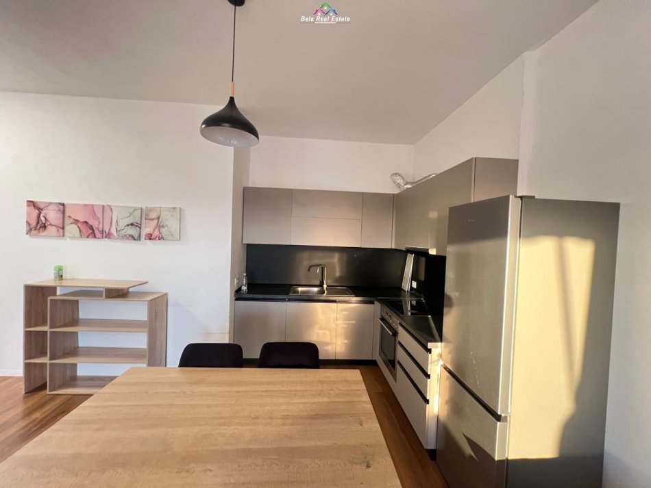 Tirane, jepet me qera apartament 2+1+Ballkon Kati 6, 100 m² 650 € (5 maji)