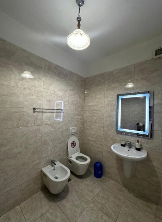 Tirane, jap me qera apartament 2+1+Ballkon Kati 3, 97 m² 900 € (Jordan Misja , Tirane)