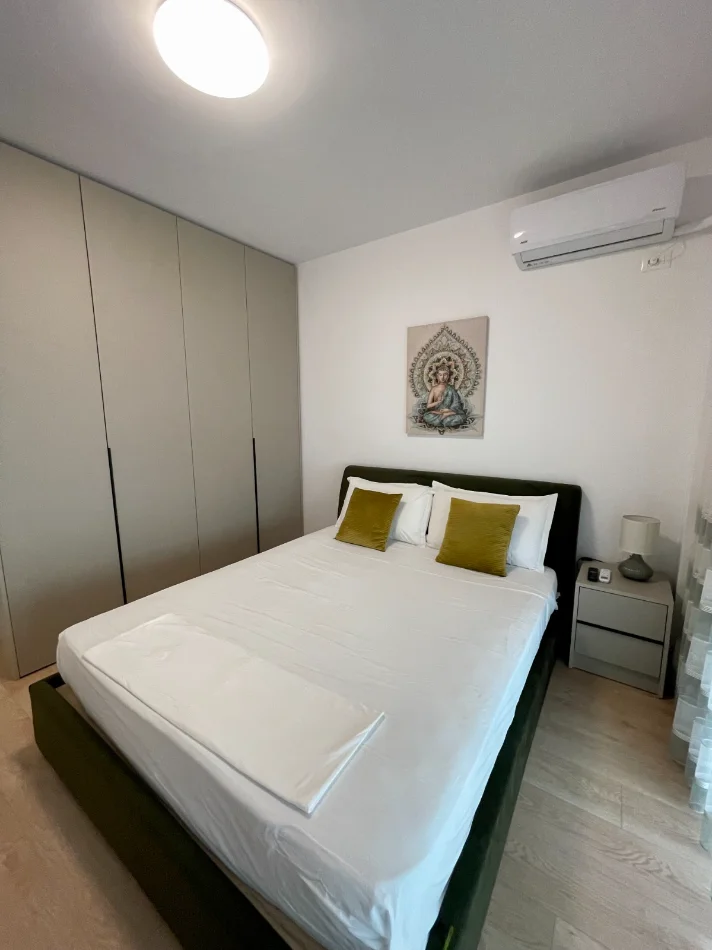 Tirane, jepet me qera apartament 2+1+Ballkon Kati 5, 90 m² 950 € (Rruga e Kavajës, pranë Kishës Ortodokse)