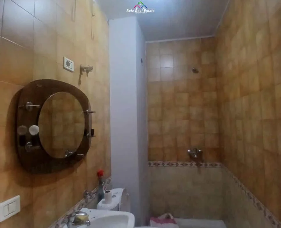 Tirane, jepet me qera zyre Kati 3, 160 m² 1.580 € (21 dhjetori)