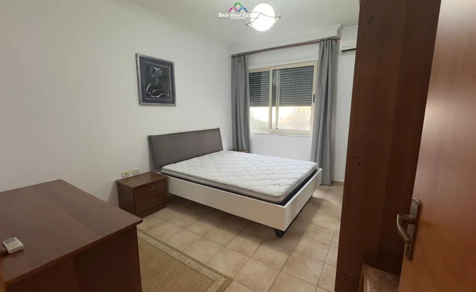 Tirane, jepet me qera apartament 1+1 Kati 3, 70 m² 700 € (Qender)